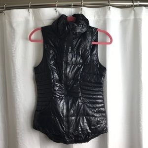 Lululemon black puffer vest